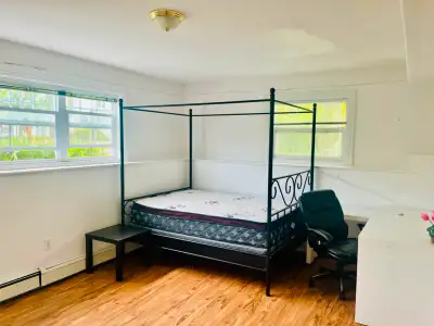 Spacious All-Inclusive Room in South End Halifax