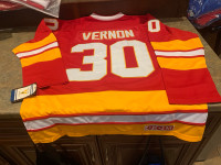 Calgary Flames Vernon large mens jersey