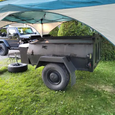 UNIQUE !!! Remorque polyvalente avec pneus de camionnette 265/70/R15 et amortisseurs : roulement trè...