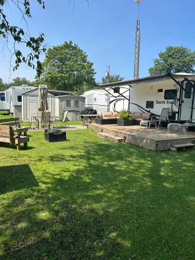 This pre-owned 2012 North Trail 32BUDS travel trailer by Heartland RV located at The Ponderosa in Ip...