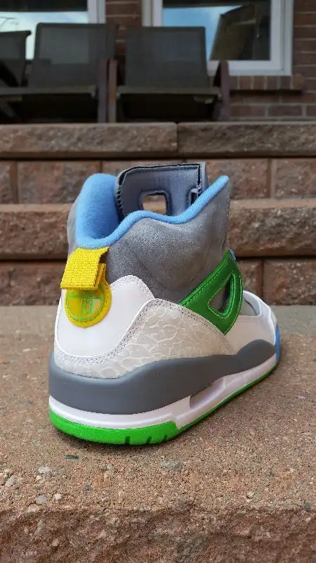 JORDAN SPIZIKE sizes 9.5 and 11 in Men's Shoes in Mississauga / Peel Region - Image 4