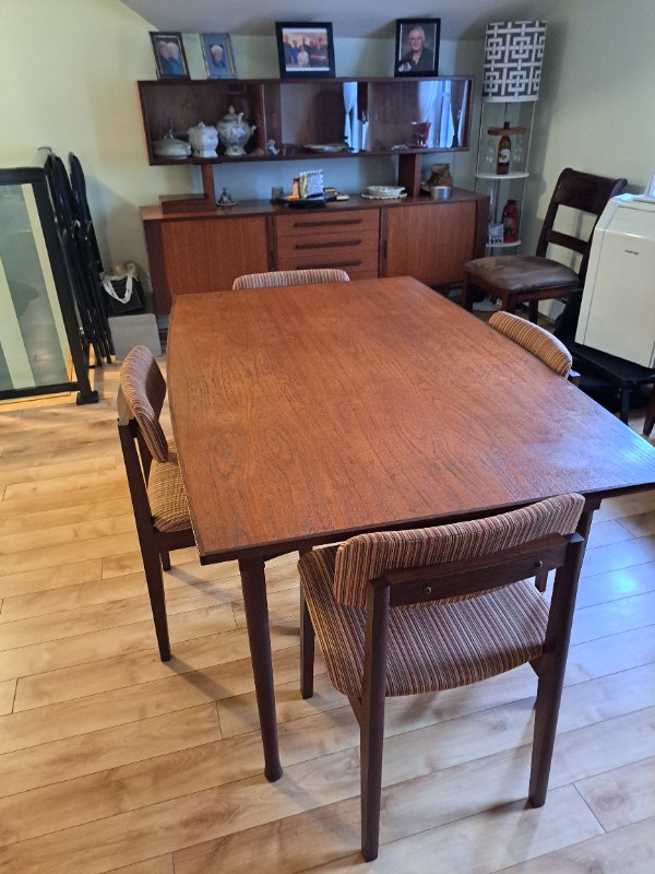 Dining room table and buffet Dining Tables & Sets Guelph Kijiji