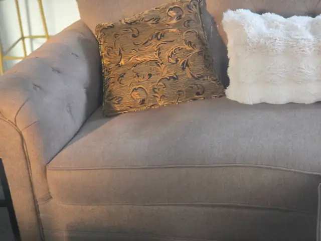 Sofa537990032807045121