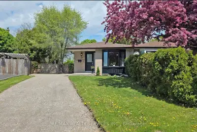 renovated 3 bedroom upper floor house