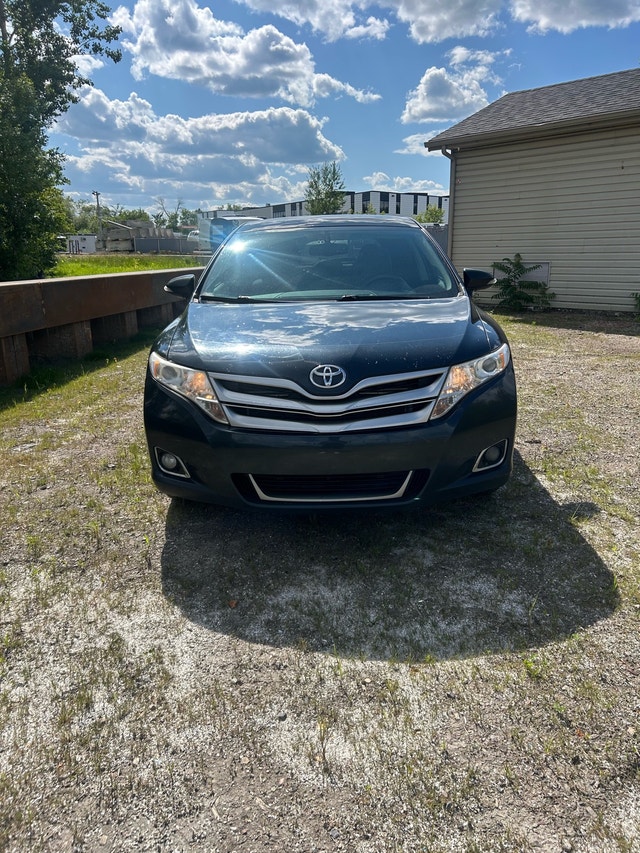 Toyota Venza 2013 XLE — photo 2