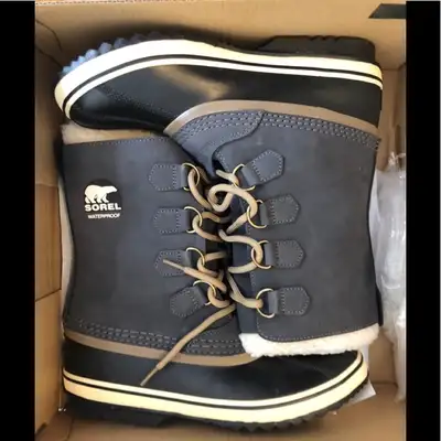 New in a box Sorel 1964 PAC 2 winter boot women’s size 8 Colour Coal CLASSIC WARMTH Crafted from wat...