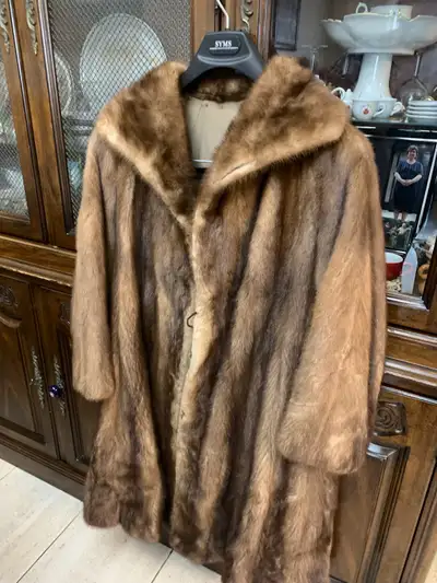 Vintage authentic  fur coat.  Size M/L, View more