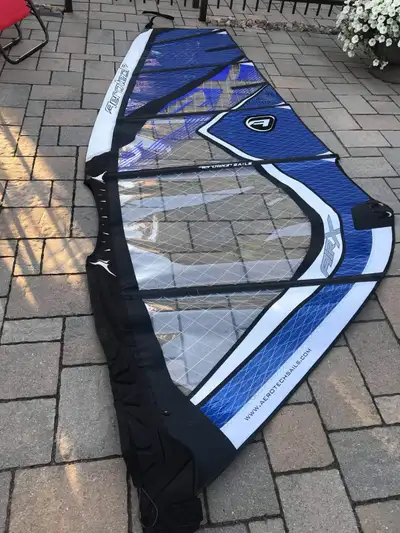 Voile de planche à voile Aerotech Sails AIR-X comme neuve 3/5 sorties seulement Ces voiles allient f...