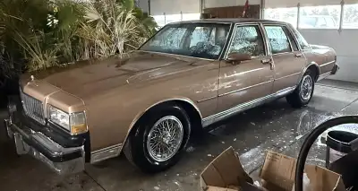For sale 1988 Caprice Classic Brougham 150,247 miles (241,800 kms) Beautiful brown interior Minimal...