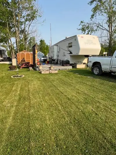 MUST SELL 2004 Jayco Designer series 5th wheel, 29 feet. Located on lovely lot at AUTUMNWOOD Trailer...