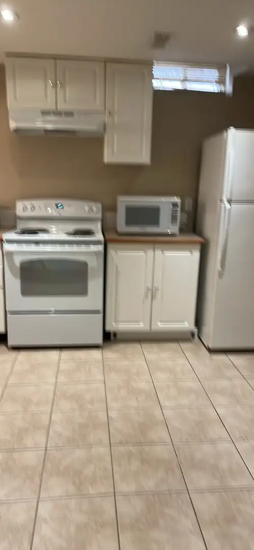 WOODBRIDGE - 1 BEDROOM PLUS DEN and LARGE LIVING AREA BASEMENT FOR RENT VERY SPACIOUS , VERY CLEAN,...
