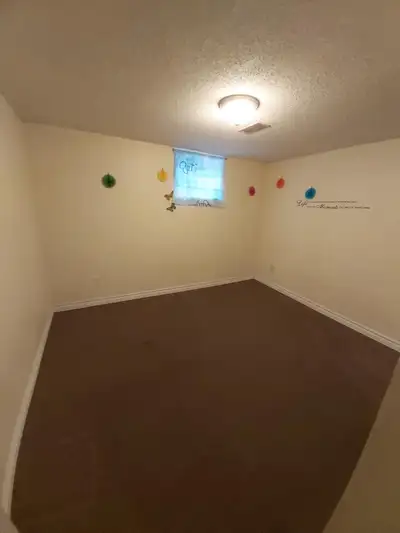 2 Private Basement Bedroom for Rent – Clean, Comfortable & All-Inclusive! Ideal for 2-3 people. Alic...