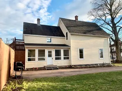Room for rent, located at 42 park Street Amherst.