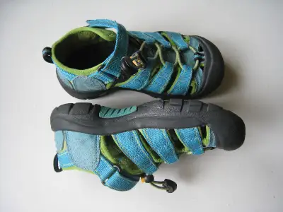 Kids Keen Sandals Size13, View more