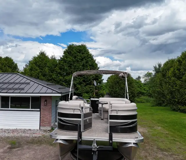 2020 Legend Splash + Flex Pontoon Boat in Personal Watercraft in North Bay - Image 3