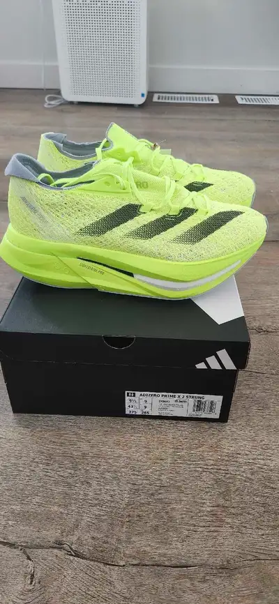 Get ready to fly with these Adidas Adizero Adios Pro 3 running shoes! Designed for speed and comfort...