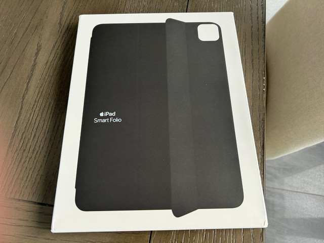 Smart Folio pour iPad Pro 12,9 po 6 iem Generation  dans Accessoires pour iPad et tablettes  à Shawinigan