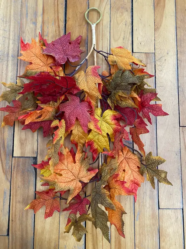 Fall Leaves Decoration in Home Décor & Accents in Ottawa - Image 2