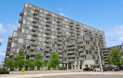 Beautiful 2 Bedroom Condo Located At Prime Location! Professionally Painted. Bright And Spacious Wit...