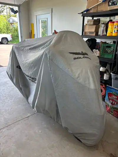 Goldwing storage cover- $75.00 From 2006 model, will fit all 1800 models Also for sale is trunk orga...