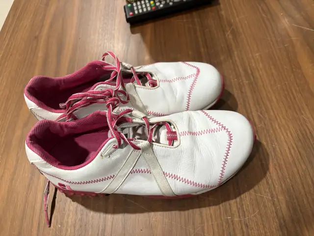 women’s size 8 golf shoes  in Golf in Guelph - Image 5
