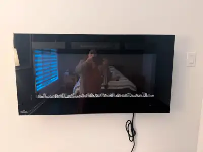 Napoleon® – Foyer électrique mural de 42 po Utilisé 2 fois, Raison déménagement Payé 350$