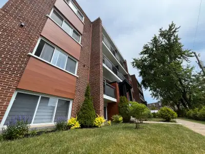 Super 2-apartment (4 1/2) +appliances in Chomedey Laval