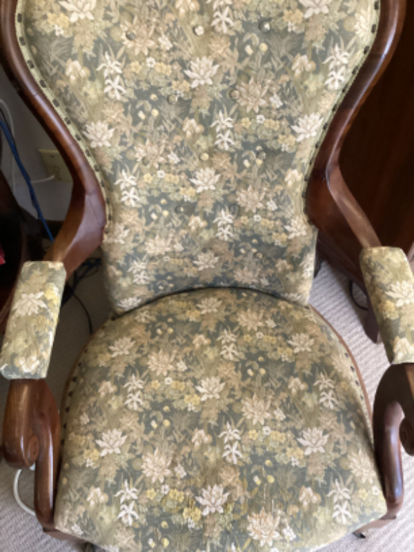 Antique Victorian Ladies Chair in Chairs & Recliners in Hamilton