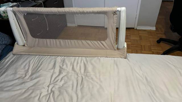 Safety 1st Bed Rail - Big (Used in King Bed) in Bedding in City of Toronto - Image 4