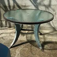 Round Outdoor Patio Table with Glass Top