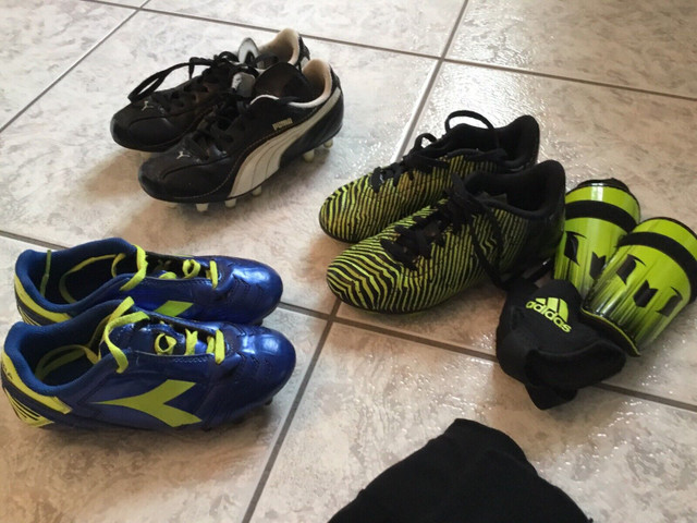 Souliers de soccer pour enfants dans Soccer  à Ville de Montréal - Image 2