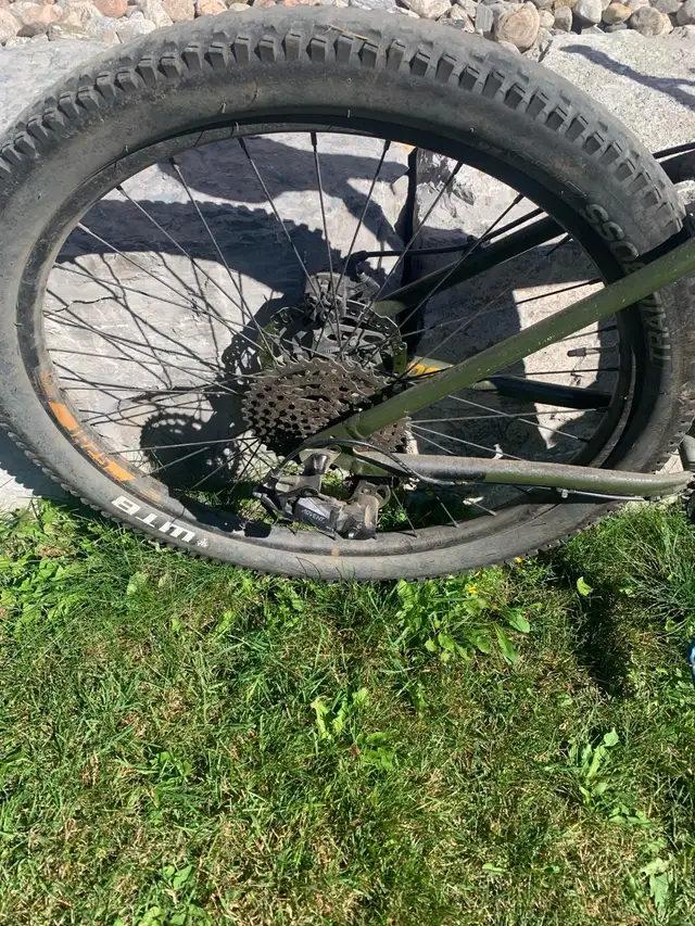 Rocky Mountain edge in Mountain in Kawartha Lakes - Image 5