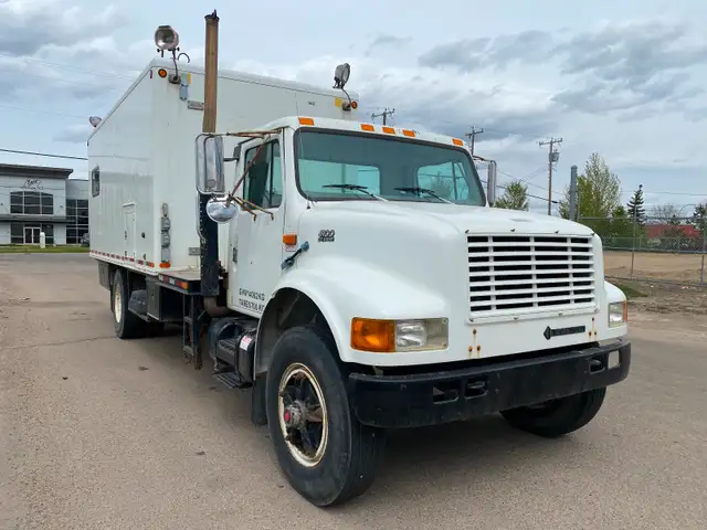 INTERNATIONAL 4900 Max force with mobile office in Cars & Trucks in Edmonton - Image 5