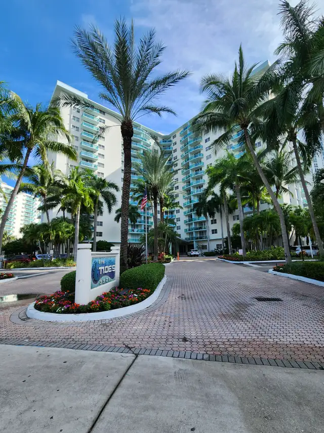 Lovely Condo on Beach - Hollywood in Florida in Canada - Image 2