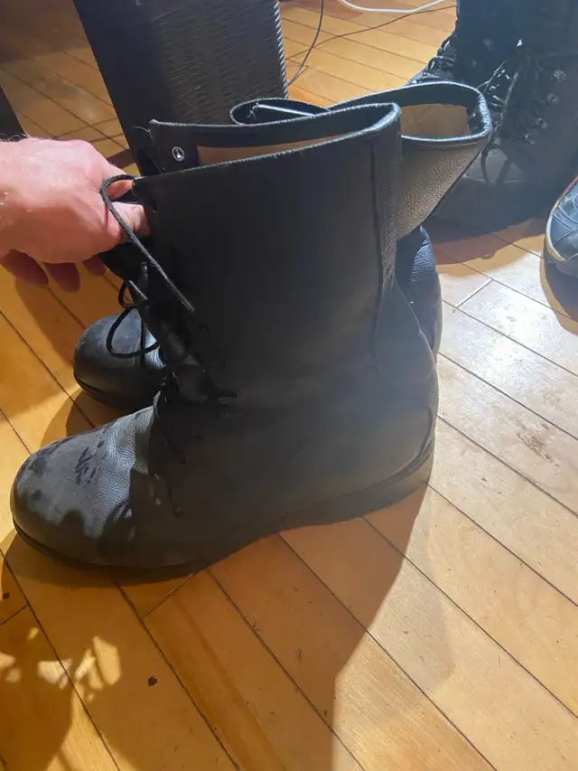 bottes dhiver in Men's Shoes in Laval / North Shore - Image 3