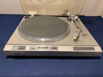 Table-tournante JVC modéle QL-F6 fabriquée au Japon années 1979-83. * Type : Entraînement direct, en...