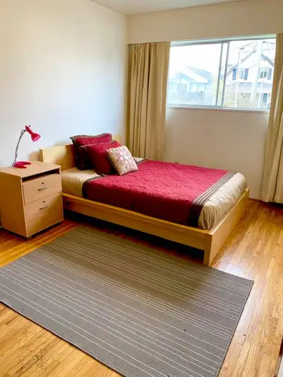 ***looking for female housemate - July 31***Kingsway - Gladstone