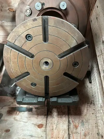 Milling machine 8” Index head . STM, horiz/vert, with index plates Located Colborne, Ontario
