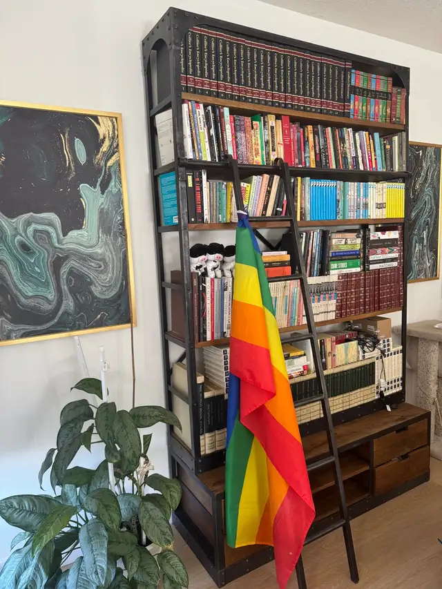 Executive Library Bookshelf – (Excellent Condition) in Bookcases & Shelving Units in Edmonton - Image 2