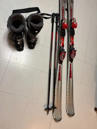 Ensemble de skis alpin bottines grandeurs 8 de femme, View more