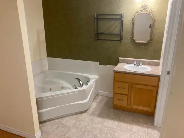 3 Bedroom, 2 bath Home Available October 1st (Kentville)