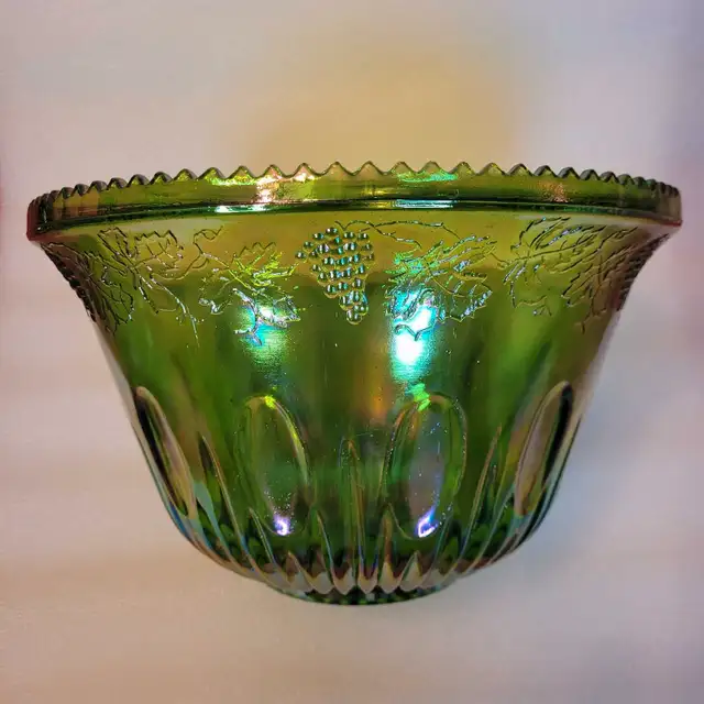 Vintage Carnival Glass Punch Bowl and 12 Cups iridescent green in Holiday, Event & Seasonal in City of Montréal - Image 5