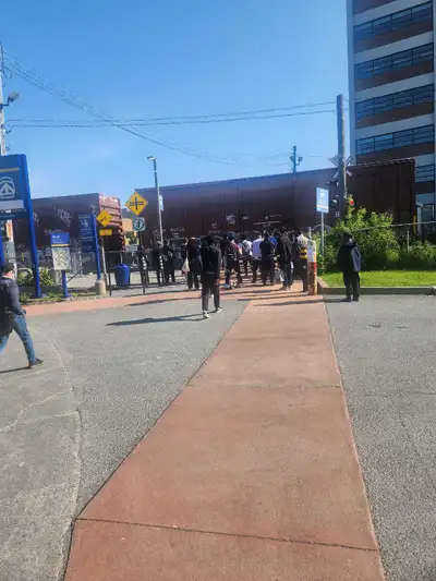 Cherche une chambre dans colocation de 2 personnes seulement (style 4 1/2). Je suis un jeune profess...