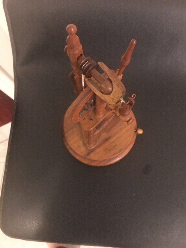 Vintage miniature Reuge musical spinning wheel. 10”. in Arts & Collectibles in Markham / York Region - Image 4