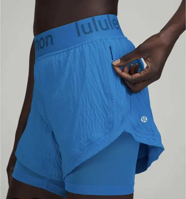 Lululemon Blue Athletic Shorts Lightweight Performance Fit in Women's - Bottoms in Markham / York Region - Image 2