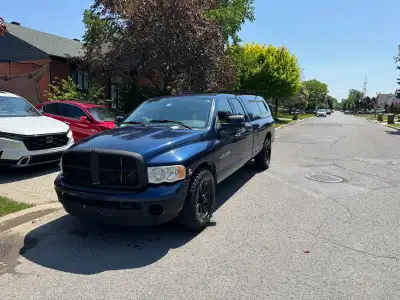 Dodge ram Cummins 2500 SLT 2004 5.9 diesel manuelle NV6500 RWD 2x4 256 000 kilomètres Rien à faire s...