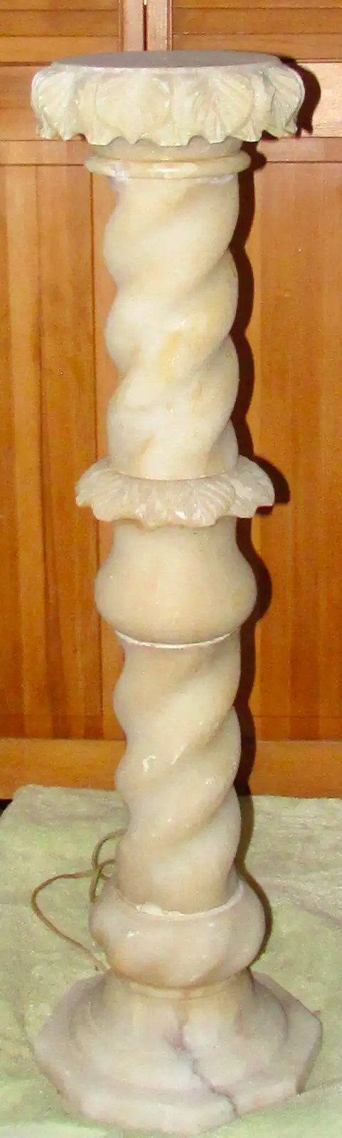 Belle colonne ou piedestal antique en albâtre 38" $450.00 in Arts & Collectibles in City of Montréal - Image 3