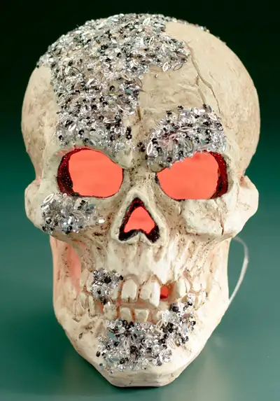 Skull w/Rotating LED Light Halloween Decor NEW MINT, View more