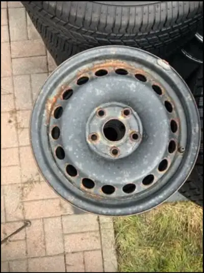 Universal rims - 15 inches/ Jantes universelles 15 pouces, View more