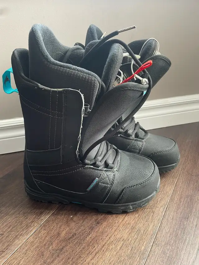 Burton snowboard boots size 8 in Snowboard in Kitchener / Waterloo - Image 4
